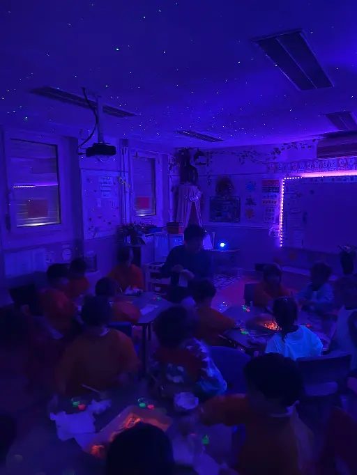 Cumple luz negra fluorescente