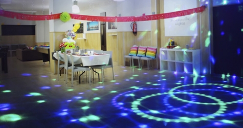 Alquiler de sala con zona infantil y zona para adultos